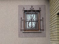 Кованые решетки на окна 23