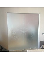 Раздвижная дверь с пескоструйным рисунком